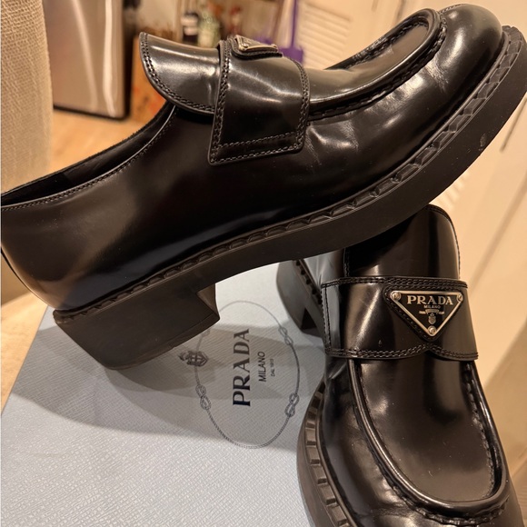 Prada Brushed Chunky Triangle Logo Loafers
 Calzature Donna Spazzolato - Picture 6 of 8